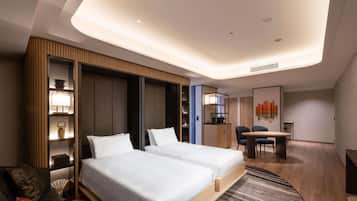 Executive Suite with 2 single beds, Non Smoking, Club Lounge Access | Hypo-allergenic bedding, in-room safe, blackout drapes, soundproofing
