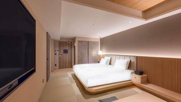 Hypo-allergenic bedding, in-room safe, blackout drapes, soundproofing