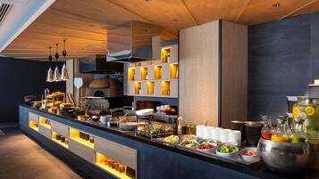 Breakfast, lunch, dinner served; Italian cuisine