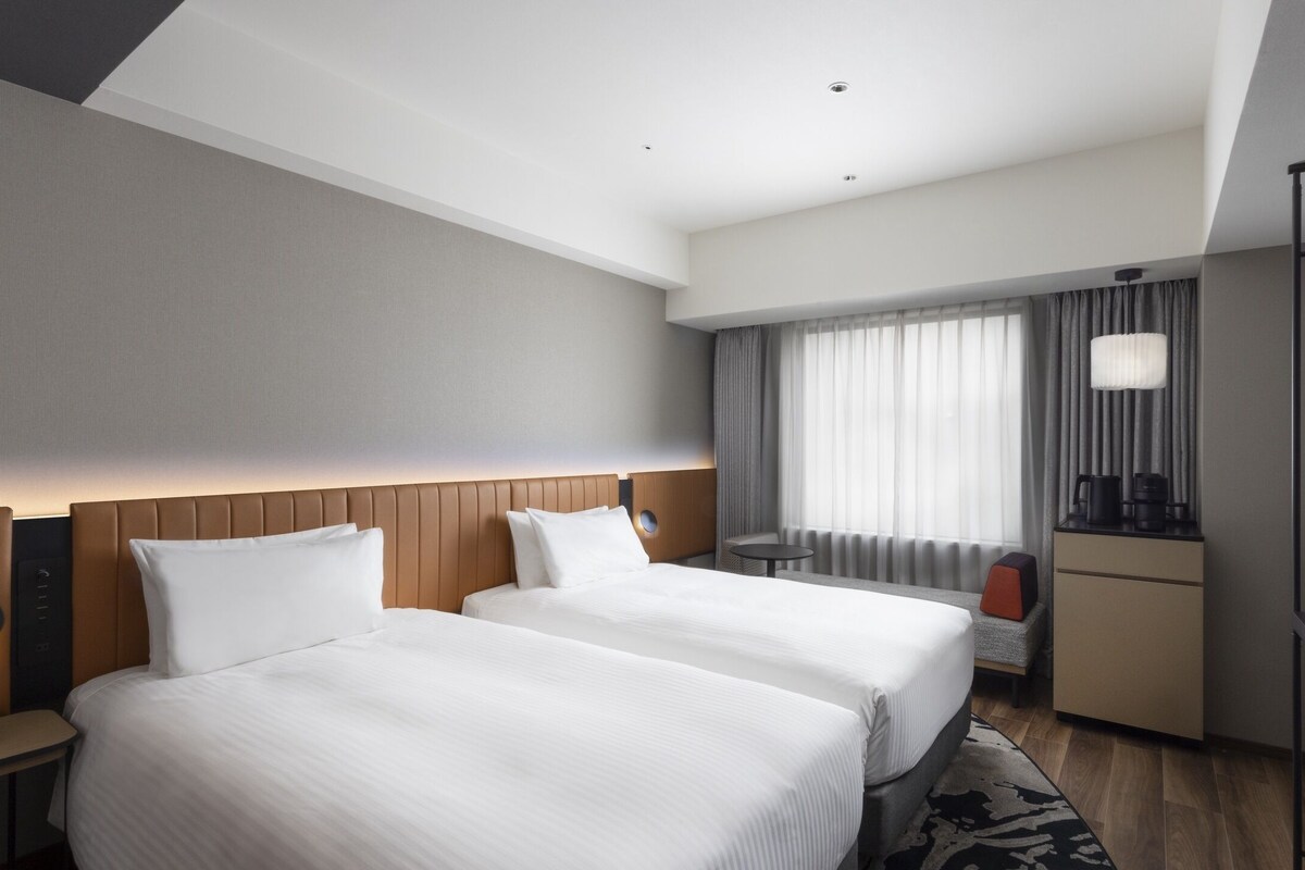 Executive Room with 2 single beds, Lounge Access | Hypo-allergenic bedding available, in-room safe, blackout drapes