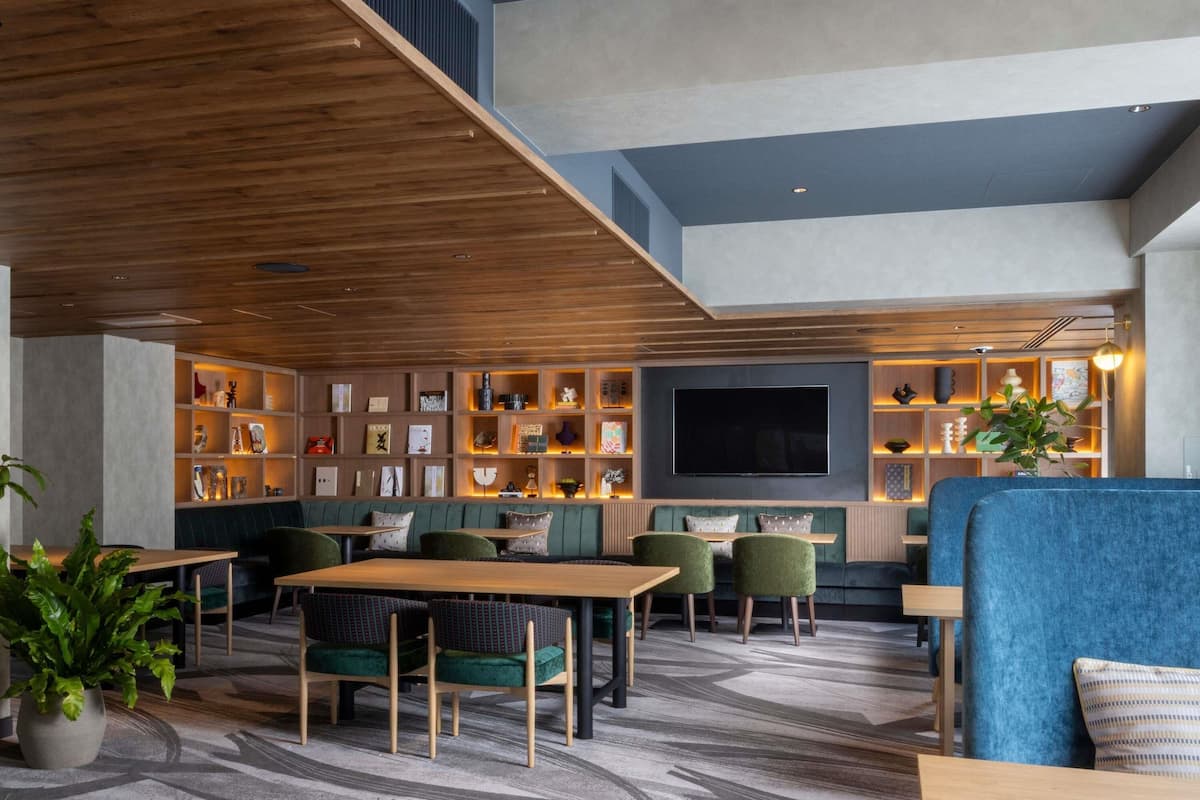 Hypo-allergenic bedding, in-room safe, blackout drapes, soundproofing