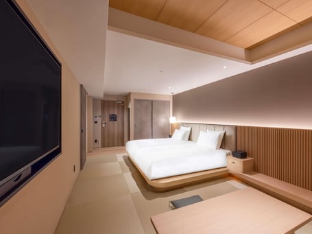 Hypo-allergenic bedding, in-room safe, blackout drapes, soundproofing. Novotel Nara