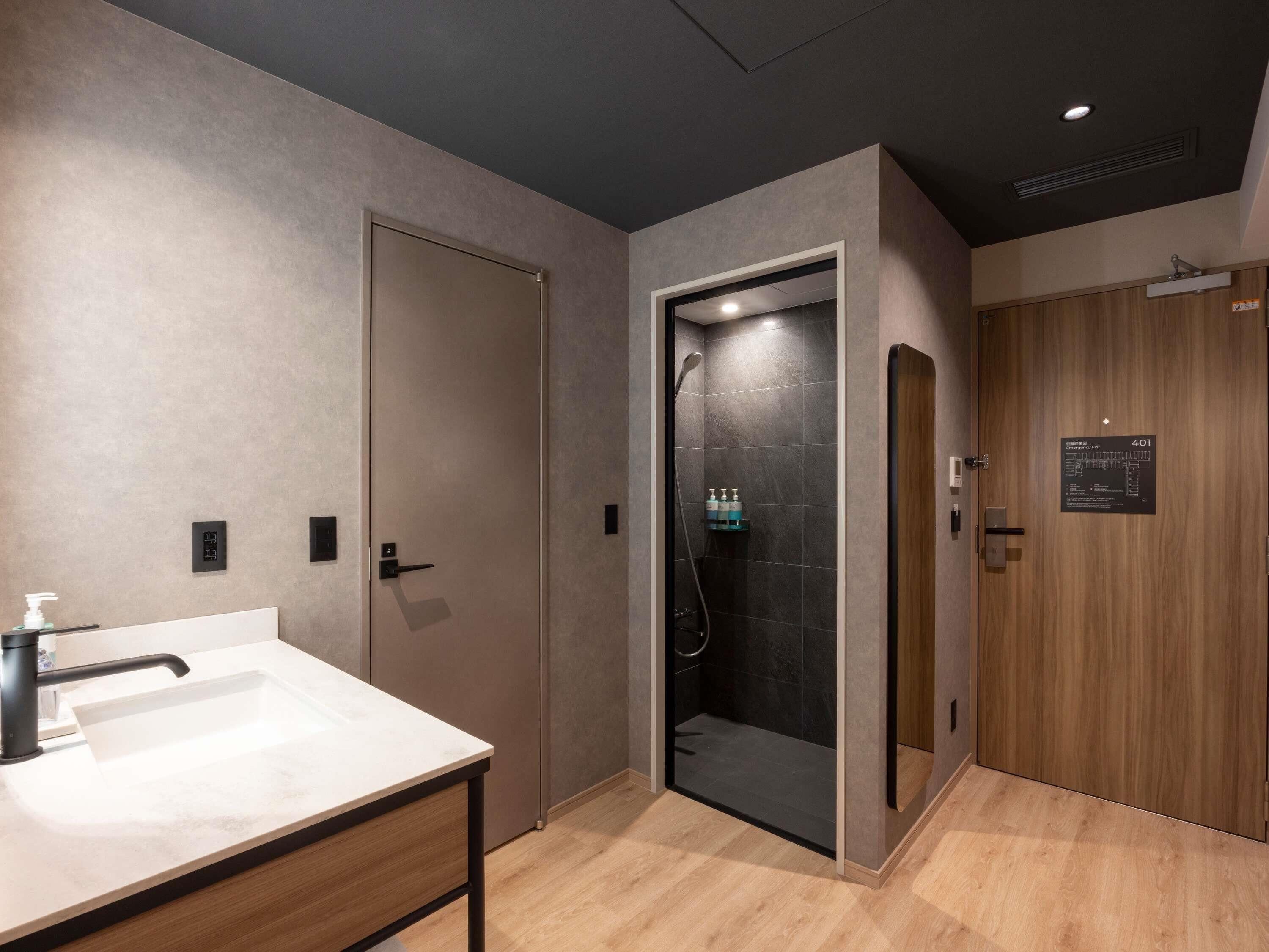 Hypo-allergenic bedding, in-room safe, blackout drapes, soundproofing