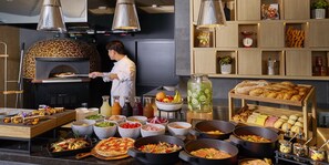 Der serveres morgenmad, frokost, aftensmad og italienske retter 