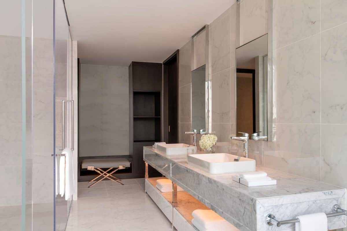Ropa de cama de alta calidad y minibar