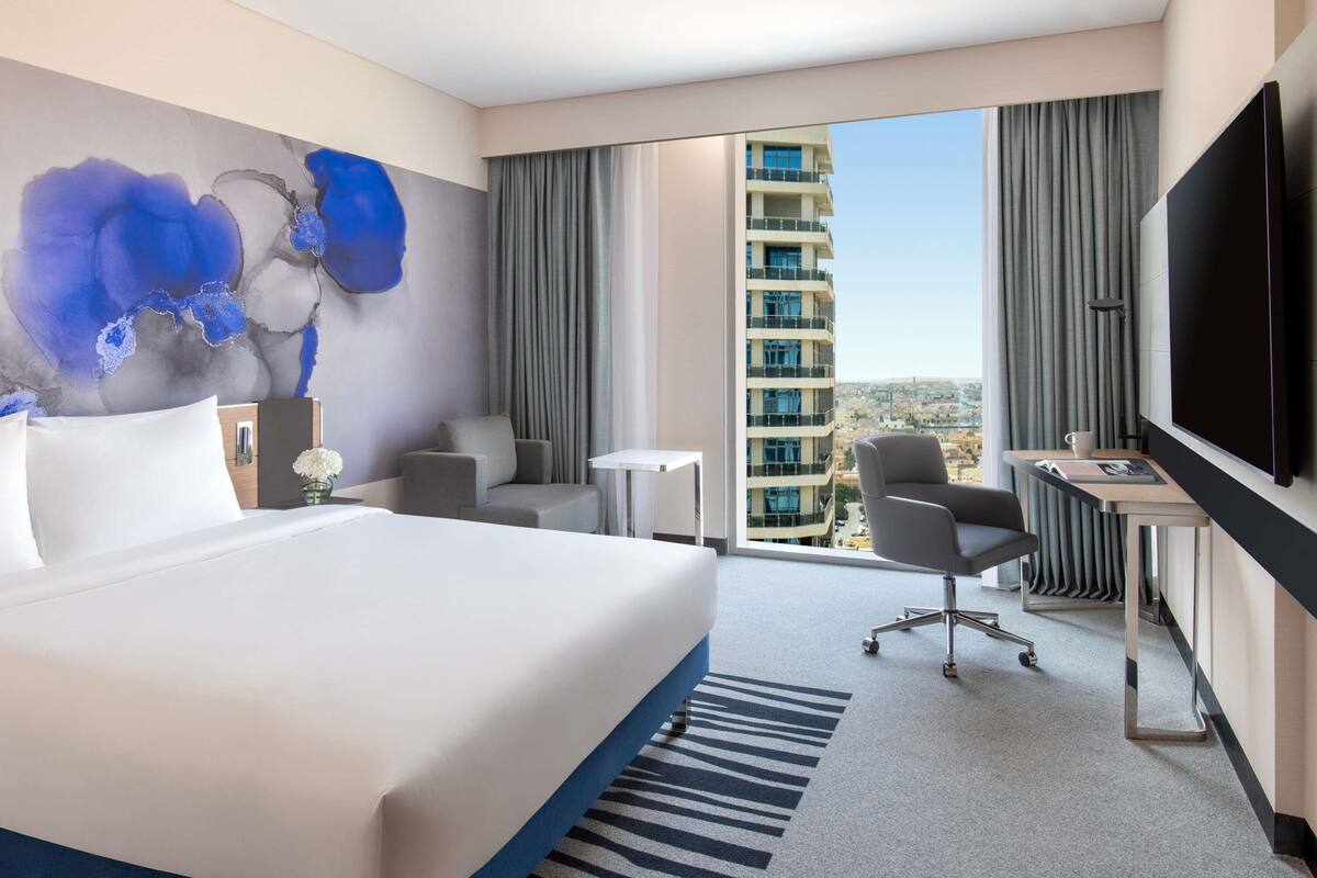 Superior Room, 1 King Bed | Premium bedding, minibar, in-room safe, blackout curtains