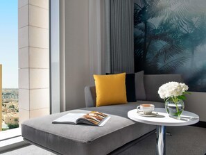 Habitación superior, 1 cama de matrimonio grande | Ropa de cama de alta calidad, minibar, caja fuerte y cortinas opacas