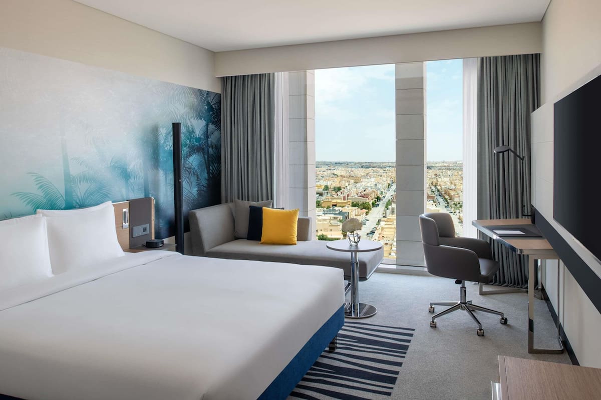 Superior Room, 1 Katil Raja (King) | Peralatan tempat tidur premium, bar mini, peti besi dalam bilik