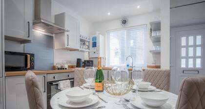 Luxurious Apartment Charlton Mews - 2 Bed - Tenby