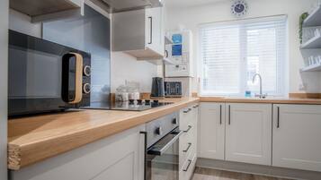 Micro-ondes, four, plaque de cuisson, lave-vaisselle