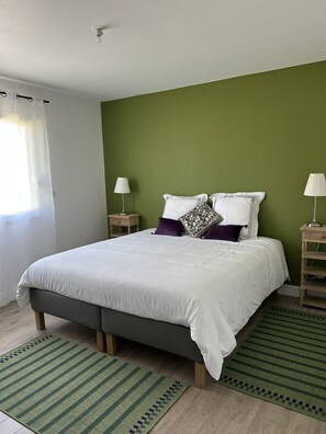 3 bedrooms, iron/ironing board, free WiFi, bed sheets - New wooden villa, 5 minutes from the beach  (Arès)