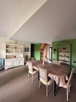 Dining - New wooden villa, 5 minutes from the beach  (Arès)