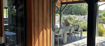 New wooden villa, 5 minutes from the beach 