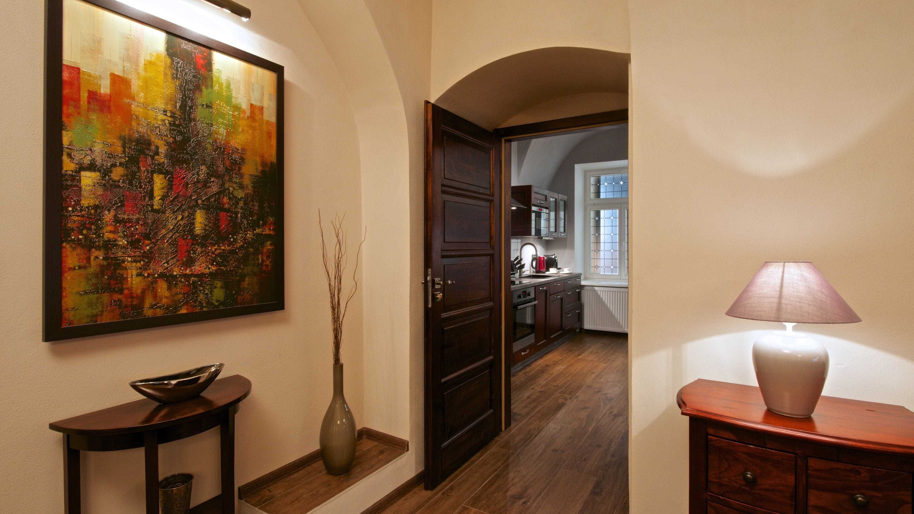 Grand-Apartment, 2 Schlafzimmer | Wohnzimmer | 55-Zoll-Smart-TV mit Satellitenempfang, Netflix, DVD-Player