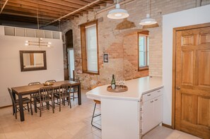 Condo luxueux | Cuisine privée | Réfrigérateur, four à micro-ondes, un four, lave-vaisselle