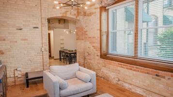 奢華公寓客房 | 起居區 | 電視