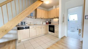 Kühlschrank, Mikrowelle, Ofen, Geschirrspüler