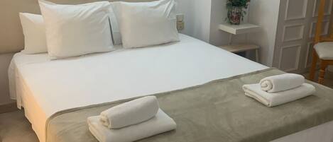 1 makuuhuone, työpöytä, silitysrauta/-lauta, Wi-Fi