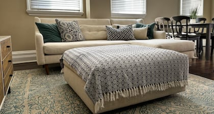 Charming 1BR Albany retreat w/ parking & full kitchen, near MVP Arena, Washington Park & dining