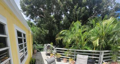 spacious 3 bd, 2 ba.
wsh/dry onsite - AC - stable Wi-Fi - full kitchen