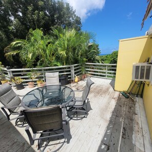 Outdoor dining - spacious 3 bd, 2 ba. 
wsh/dry onsite - AC - stable Wi-Fi - full kitchen  (Christiansted)