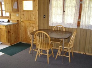 Dining - Papins Resort Crow Cabin (Drummond)
