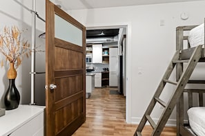 Condo luxueux | 2 chambres, fer et planche à repasser