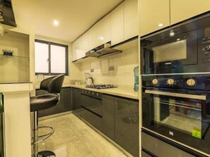 Private kitchen - Luxurious perry west apartment (Nairobi)