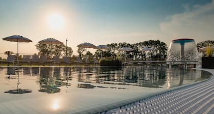 Marina Azzurra Resort Houseboat Lagoon für 6 Personen