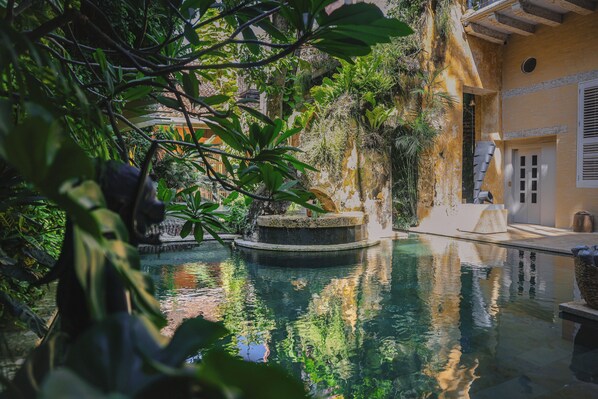 Pool - Luxe villa within Walled Town in Cartagena, adorned with masterpieces. 12 guests (Cartagena de Indias)