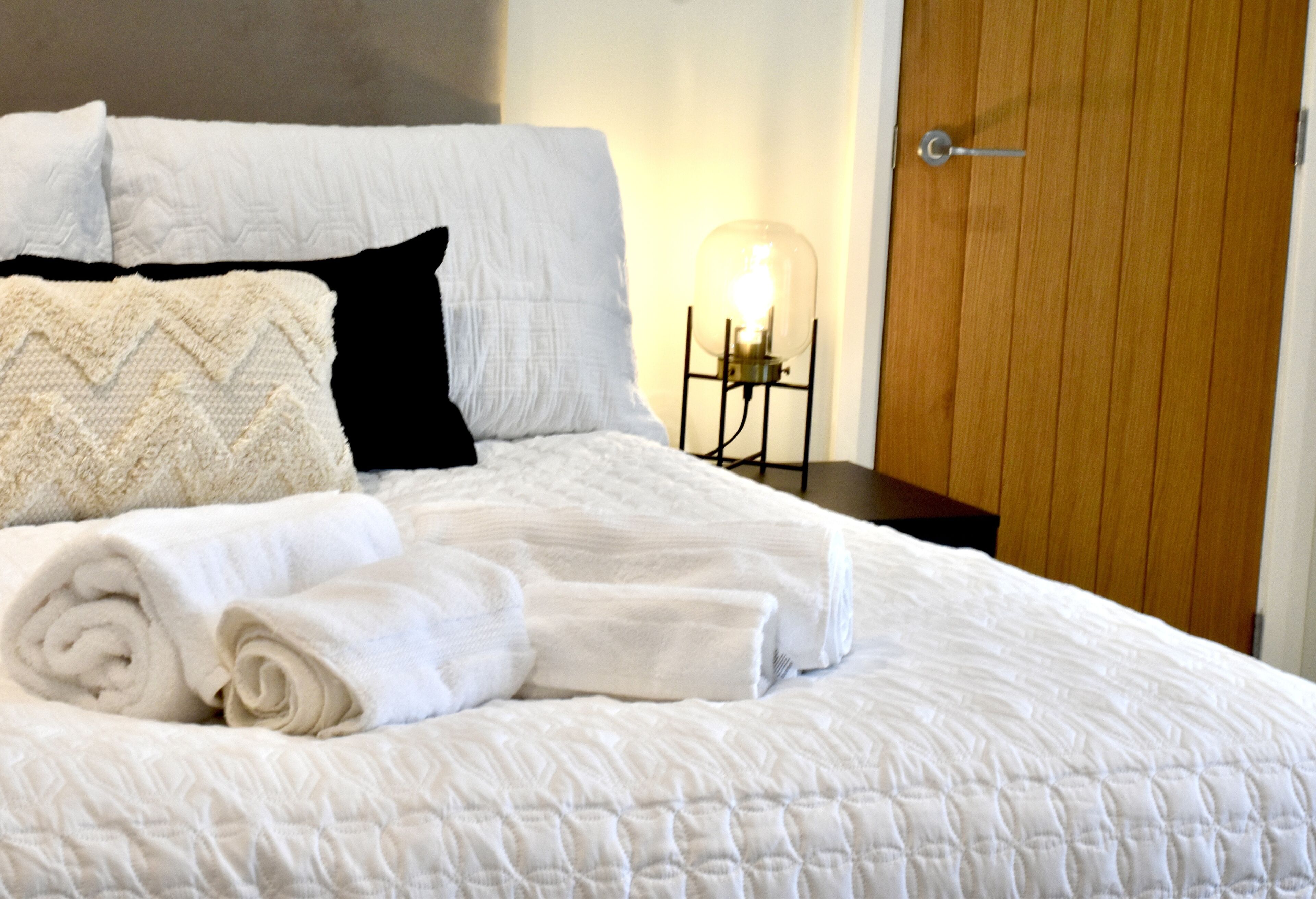 2 bedrooms, iron/ironing board, Internet, bed sheets