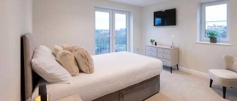2 slaapkamers, een strijkplank/strijkijzer, internet, beddengoed