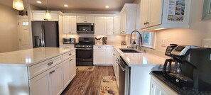 Frigorifero, microonde, forno, piano cottura