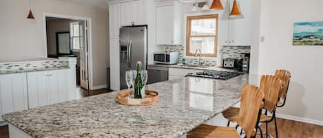 Refrigerador, microondas, lavavajillas, arrocera