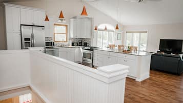 Luxury Condo | Private kitchen | Fridge, microwave, dishwasher, rice cooker