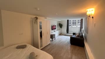 2 slaapkamers, een strijkplank/strijkijzer, gratis wifi, beddengoed