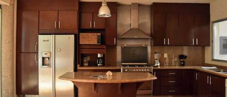 Coffee/tea maker, fridge, microwave, oven