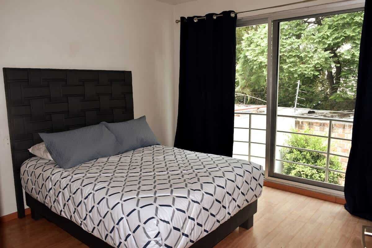 4 chambres, fer et planche à repasser, Wi-Fi, draps fournis