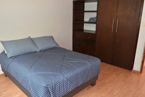 4 bedrooms, iron/ironing board, WiFi, bed sheets
