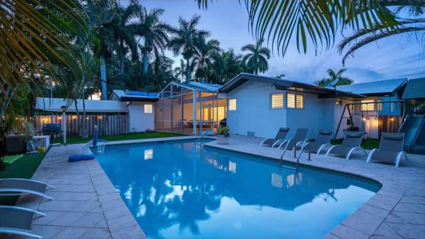 حمّام سباحة مُدفَّأ