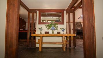 ฝ่ายต้อนรับ