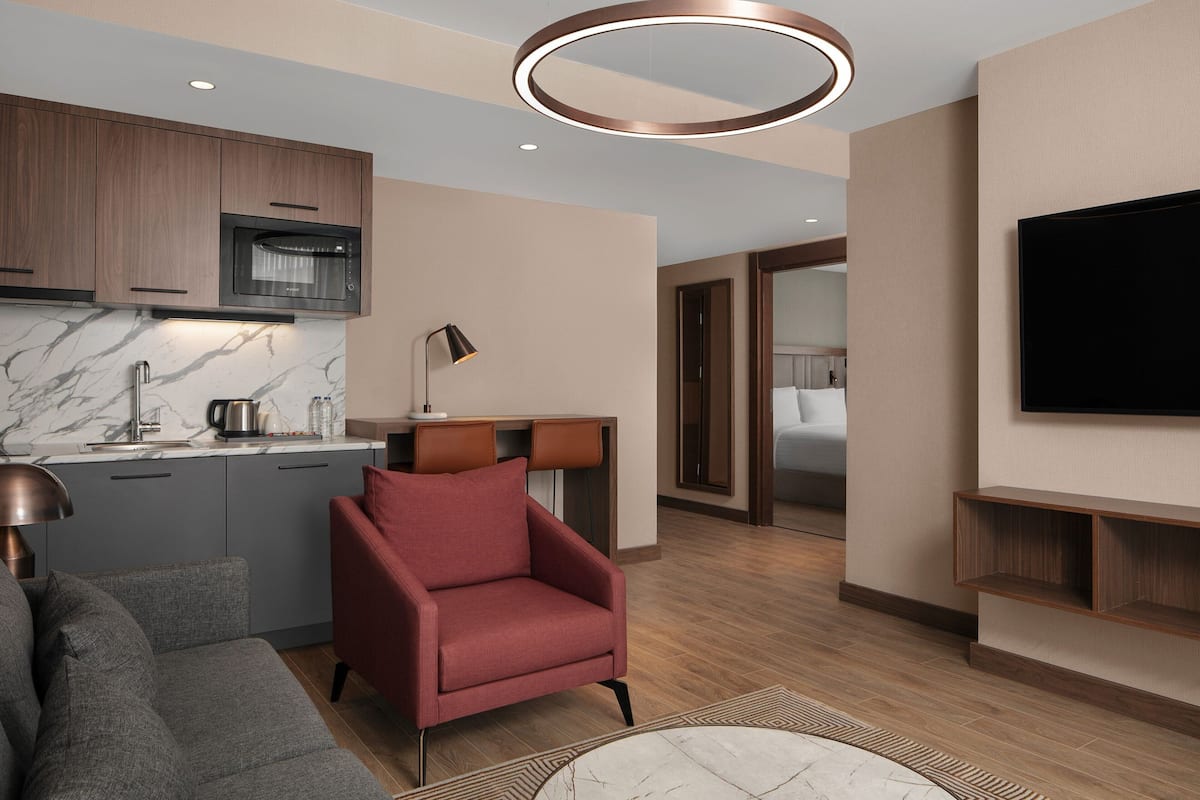 Suite, 2 Bedrooms, City View