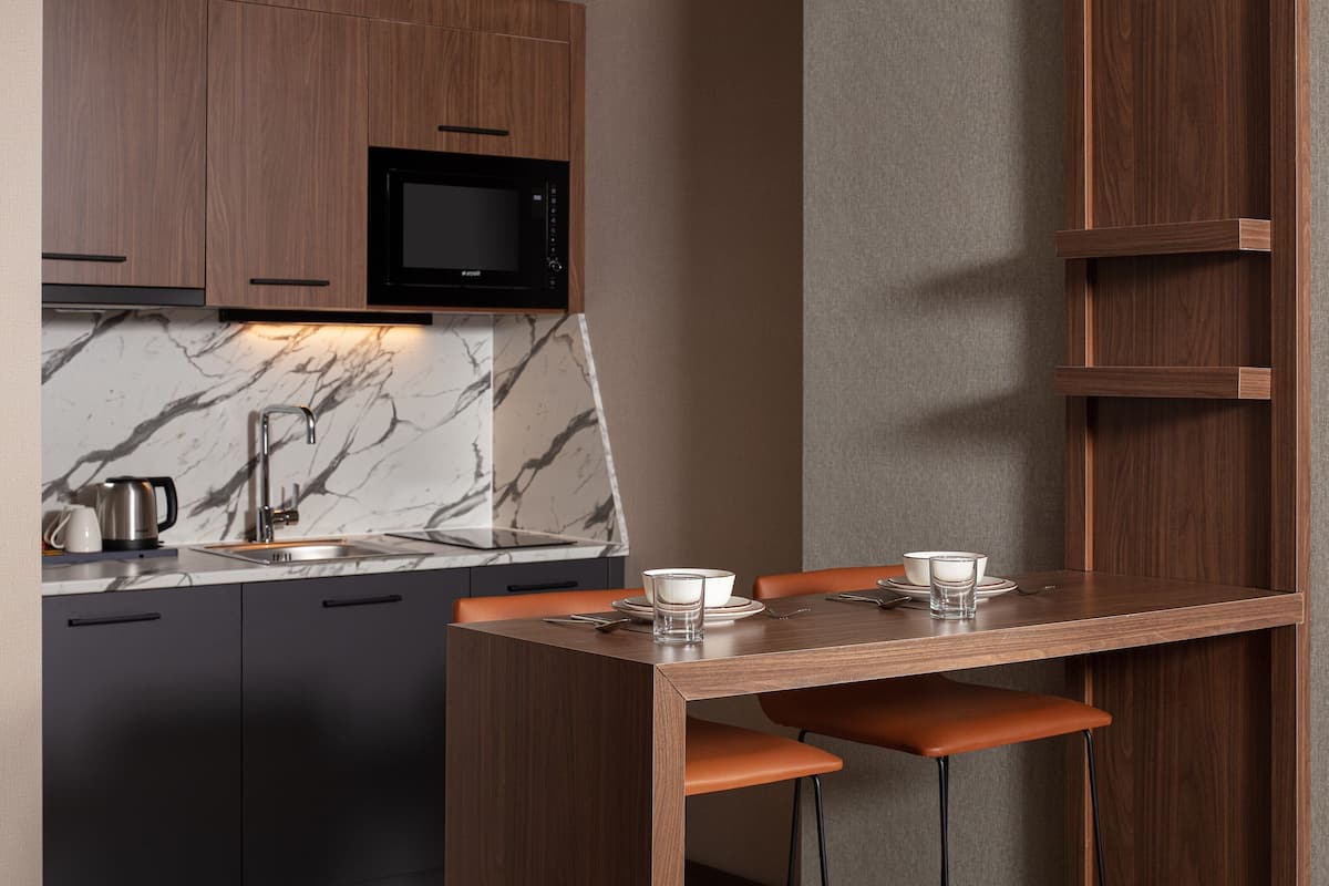 Coffee/tea maker, electric kettle, high chair