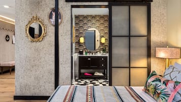 1 bedroom, desk, laptop workspace, blackout drapes