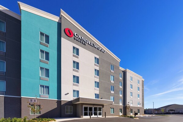A modern hotel building with a prominent "Candlewood Suites" sign, featuring a mix of teal and grey exterior walls, multiple windows, and a clear sky. - Candlewood Suites Chattanooga East Ridge by IHG (Chattanooga)