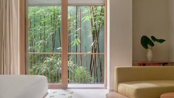 Studio Suite, 1 King Bed, Balcony | In-room safe, blackout drapes, soundproofing, iron/ironing board