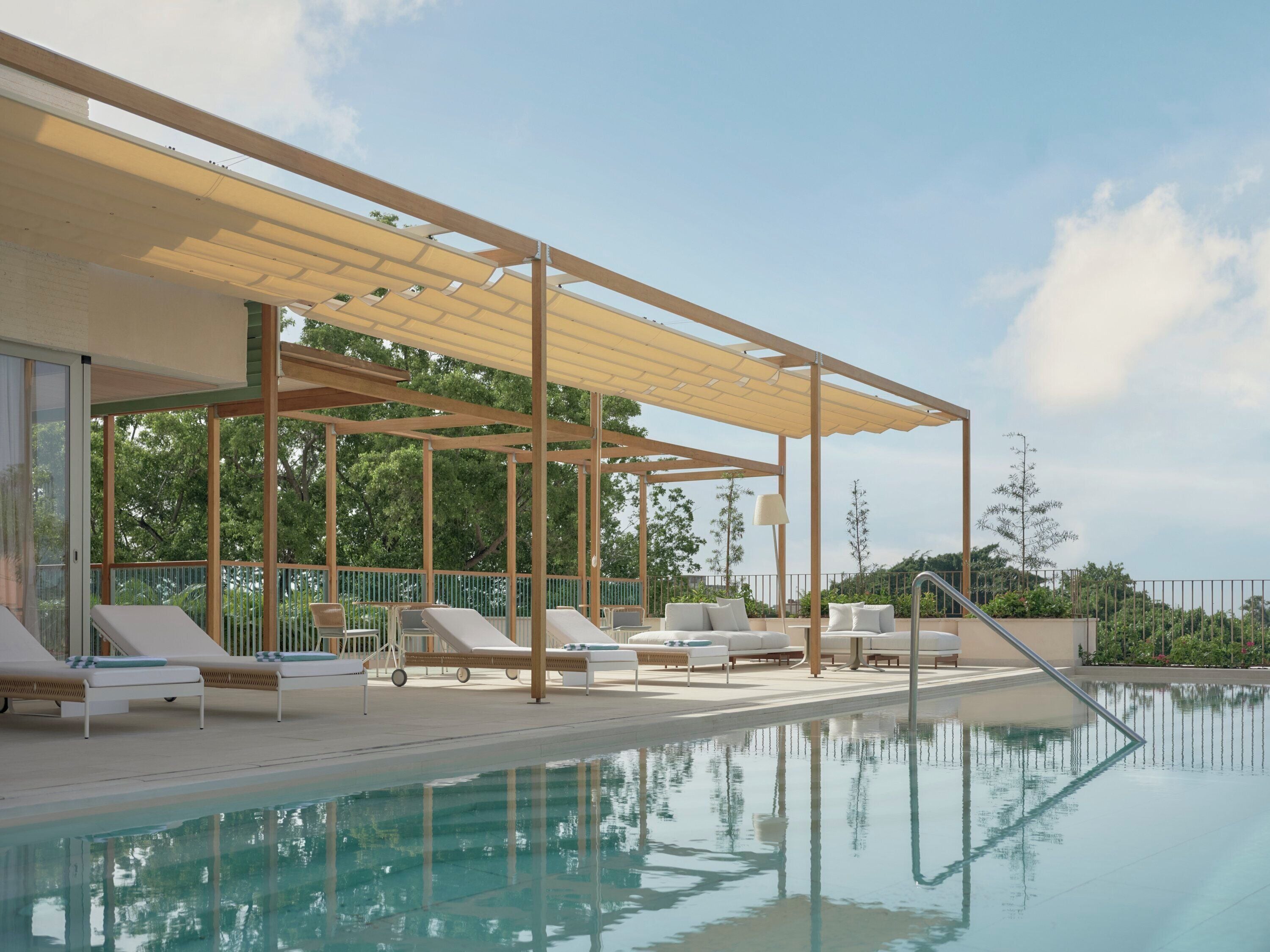 Hồ bơi ngoài trời 