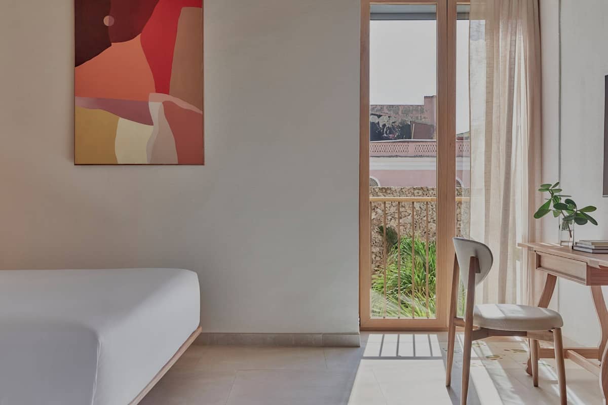 Suite, 1 letto king (Colonial) | Una cassaforte in camera, tende oscuranti, insonorizzazione