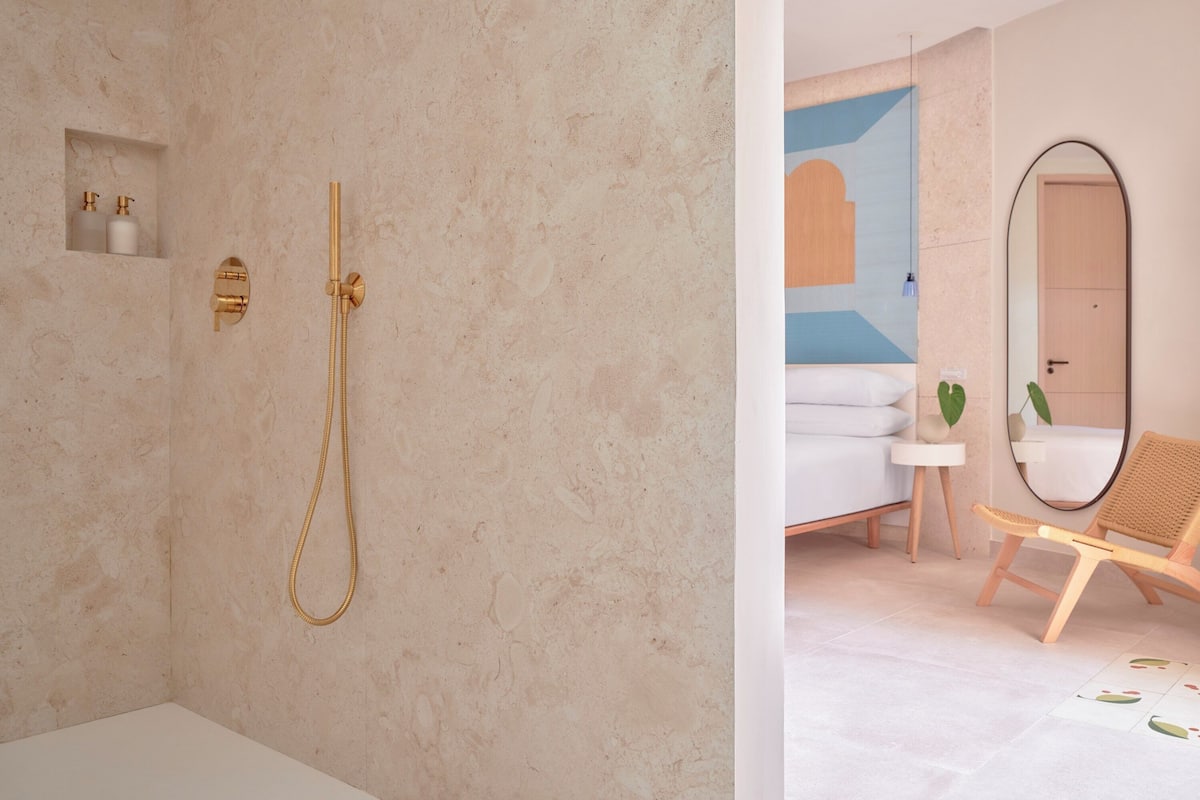 Camera, 1 letto king, accessibile ai disabili, balcone (Essential) | Bagno | Set di cortesia gratuito, asciugacapelli, pantofole, asciugamani