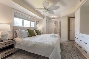 6 bedrooms, desk, iron/ironing board, free WiFi